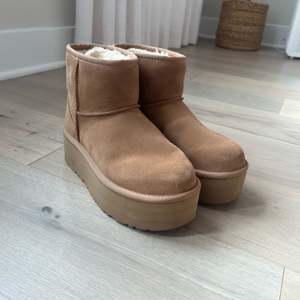 UGG CLASSIC MINI PLATFORM BOOTS; Chestnut; Size 7